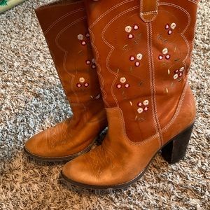 SEYCHELLES flower embroidery cowboy boots- leather